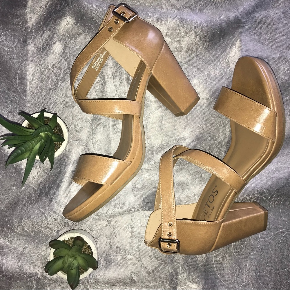 TOETOS Cross Strap Open Toes Mid Chunky Heels Nude